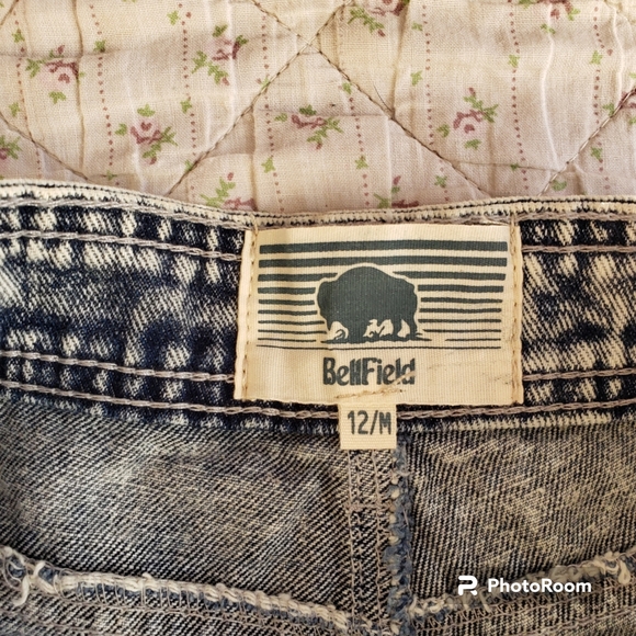 SOLD Bellfield acid wash embroidered floral cut off jean shorts - Picture 4 of 10